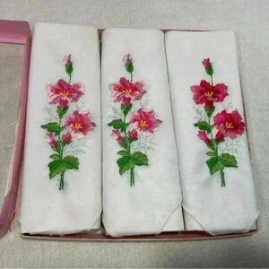 Floral Vintage Ladies Embroidered Hankies Set Of 3 In Original Box